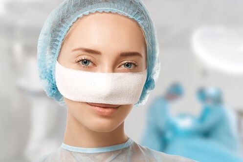 Vendaxe adherida ao nariz durante a rehabilitación despois da rinoplastia