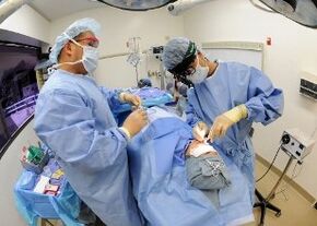 Cirurxía para corrixir o tabique nasal nunha clínica israelí